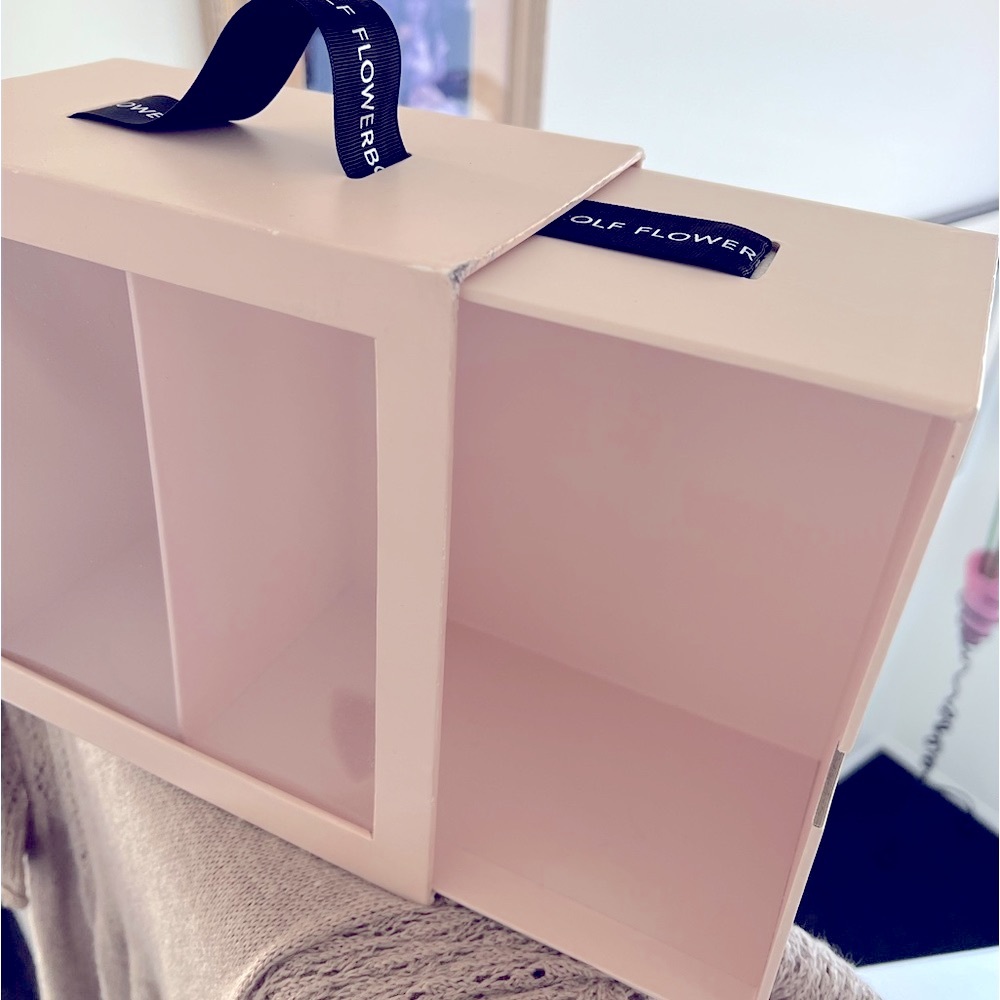 VIKTOR AND ROLF FLOWERBOMB SHADOWBOX GIFT BOX